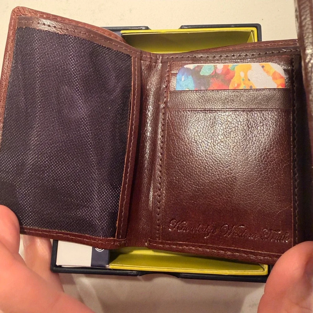 Robert Graham Mens NEW Genuine Leather Tri-Fold Wallet Brown RFID Blocking Boxed
